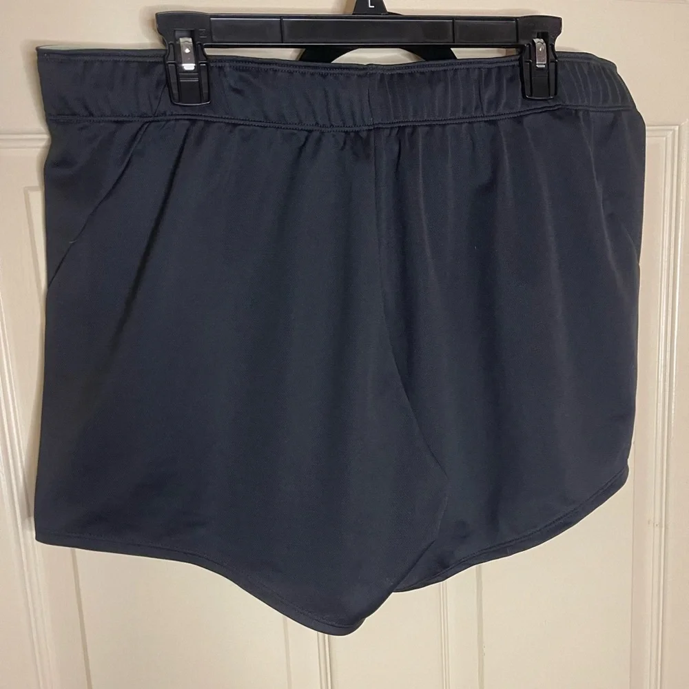 Nike shorts - Picture 3 of 8